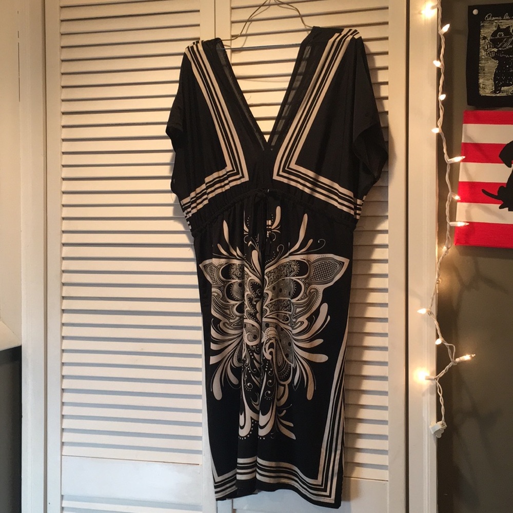 Black and white beach coverup